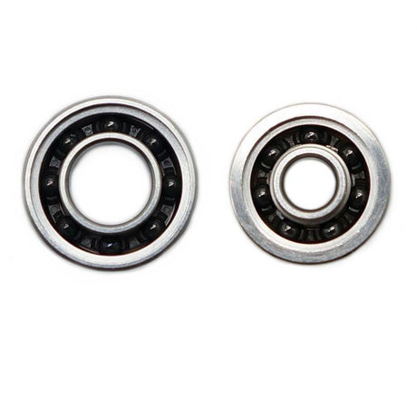 Abgebildet sind zwei Metalllager aus dem „Kattobi“-Tuning-Kit Keramik Kugellager (Shimano 1150 & 1030 Air HD) von Hedgehog Studio, jeweils mit Innenring, Außenring und sichtbaren Kugellagern vor weißem Hintergrund.