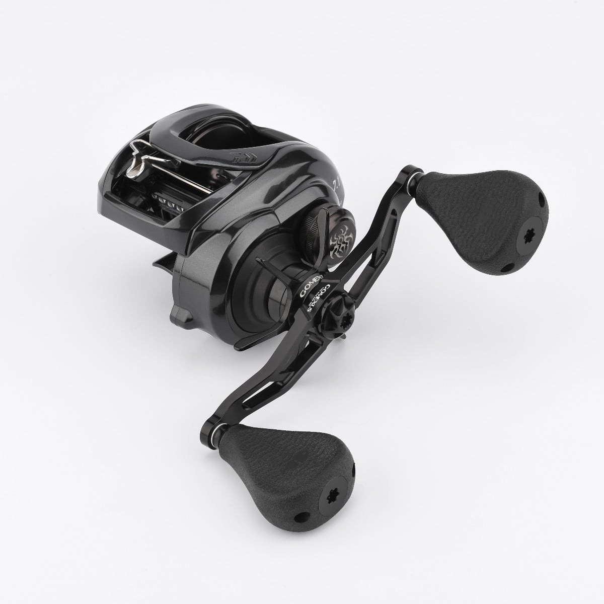 Gomexus 110 mm Power Handle mit Flat Knobs montiert an einer Baitcaster Rolle