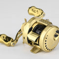 Die Gomexus Clutch für die 21-22 Calcutta Conquest und die 23 Calcutta Conquest BFS ist ein goldfarbenes Teil für Baitcasting-Rollen mit zwei Griffen, einem Sternwiderstand und einer Spule - ideal für das Baitcaster-Tuning - auf einem schlichten hellen Hintergrund.