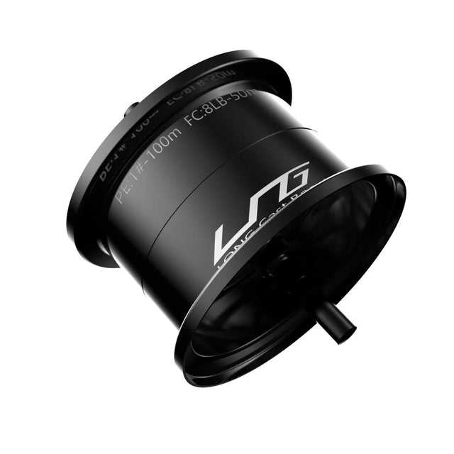 Ein schwarzer zylindrischer Aquarienfilter mit weißem Text, kurzem Auslauf und ausgestellten Kanten ist auf einem schlichten weißen Hintergrund abgebildet - präzise gestaltet wie die Gomexus Flat Spool für Shimano 20 & 22 Metanium BFS Spule Aluminium.