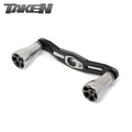 Ein Titanium Taken A2 Carbon Griff (90 mm) mit Tuning Doppelrahmen Carbon Arm und zwei A2 Aluminium Knöpfe, entwickelt für Shimano & Daiwa. Marke: Taken.