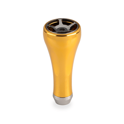 Der Taken A7 Knob 50mm - Tuning Aluminium Knauf für Shimano & Daiwa Angelrollen von Taken, abgebildet in Gold mit einer leicht konischen Form, schwarzen Akzenten auf der Oberseite und einer silbernen Basis, ist vor einem weißen Hintergrund fotografiert.
