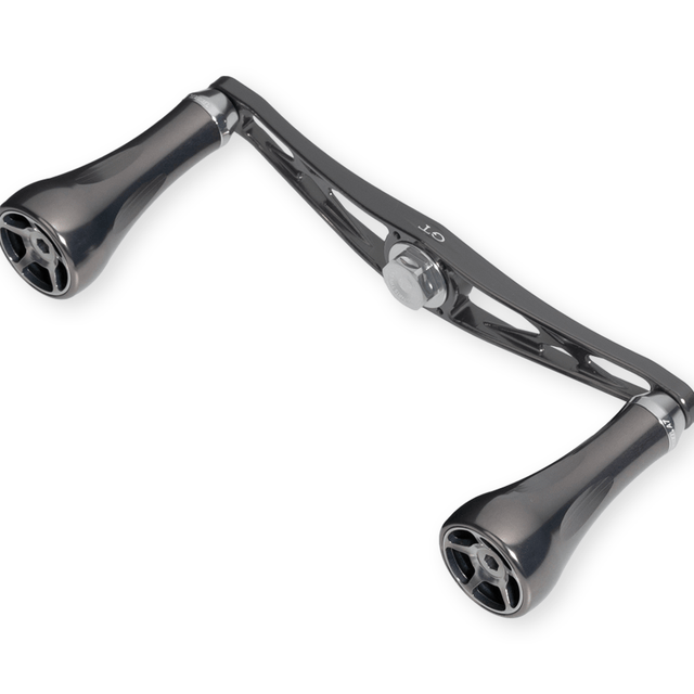 Der Taken GT106 Handle von Taken ist ein aus Duraluminium gefertigter Griff aus Rotguss mit A7-Knöpfen für Shimano- und Daiwa-Rollen, abgebildet mit zwei schwarzen Griffknöpfen und einer zentralen Halterung auf weißem Hintergrund.