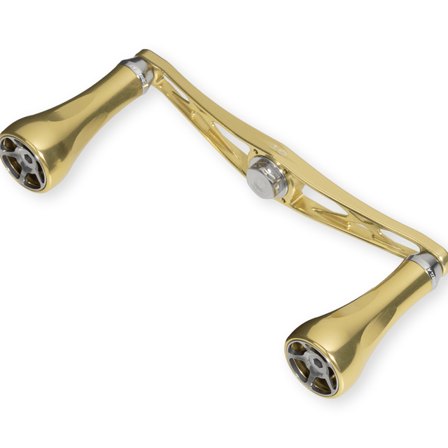 Der Taken GT106-Griff von Taken in Soft Gold verfügt über langlebige A7-Aluminiumknöpfe und zwei ergonomische Griffe auf einem leicht gebogenen, offenen Duraluminium-Power-Kurbel-Design für Shimano & Daiwa, abgebildet vor einem weißen Hintergrund.