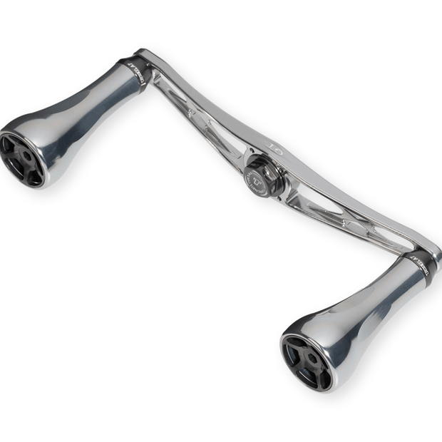 Der Taken GT106 Griff von Taken ist ein moderner, ergonomischer Powergriff aus Titanium, hergestellt aus Duraluminium mit A7 Knöpfen für Shimano & Daiwa, mit einem offenen, leichten Zentrum und großen Aluminiumknöpfen für besseren Halt und Kontrolle.