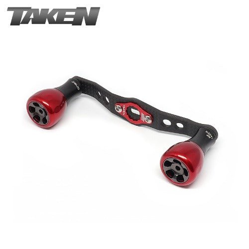 Der Taken H7 SS Crossover Carbon Griff 100 mm verfügt über eine rote Carbonkonstruktion, H7 Aluminium Knobs und gewichtsreduzierende Löcher - kompatibel mit Shimano & Daiwa. Marke: Taken.