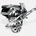 Eine Nahaufnahme zeigt den Taken X3 Knob 50mm Power Tuning Handle für Shimano & Daiwa Rollen, Marke Taken, mit einem großen perforierten Knopf für das Hecht & Bigbait Angeln, fotografiert vor einem schlichten weißen Hintergrund.