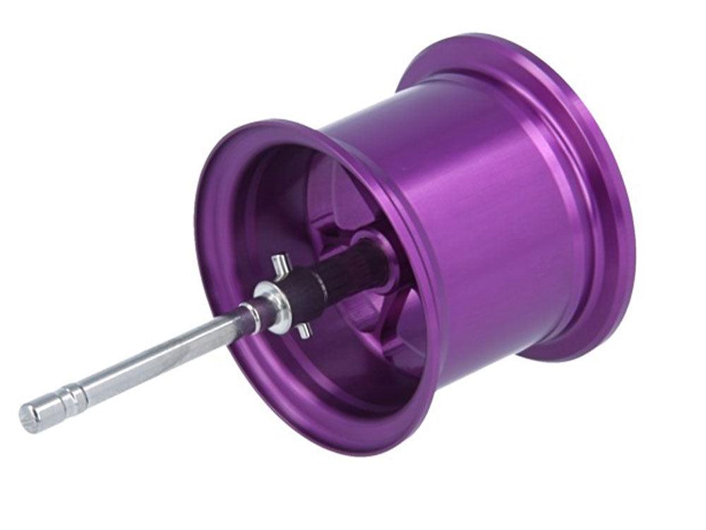 Hier siehst du die Avail Microcast Spule für deine Shimano 21 SLX BFS – mega stylisch in Metallic Lila! Super präzise verarbeitet, perfekt fürs Bait Finesse Angeln und das ultimative Upgrade für deine Rolle. Hol dir mehr Performance und Style direkt an dein Reel!.