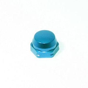 Eine kleine, metallische Avail Shimano Griffsicherungsmutter M7 in hellblau, konzipiert für original Shimano Kurbeln. Die glatte, abgerundete Sechskantkappe aus Aluminium A2017 ist auf einem schlichten weißen Hintergrund abgebildet.