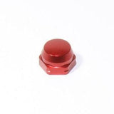 Eine kleine, sechseckige rote Metallkappe - eine Avail Shimano Handle Locknut M7 (Rot) für originale Shimano Kurbeln - wird vor einem schlichten weißen Hintergrund gezeigt.