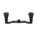 Der Gomexus 95mm Carbon Griff mit P20 Knobs von Gomexus ist ein schwarzer Griff mit zwei strukturierten Griffen, hergestellt aus umweltfreundlichem TPE Material, entwickelt für die Montage von Ausrüstung.