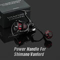 Ein Gomexus Aluminiumgriff in Schwarz und Rot ist vor einer Shimano Vanford C3000HG-Box abgebildet. Der Bildtext lautet: „Power Handle für Shimano Vanford“. Marke: Gomexus. Produkt: Aluminiumgriff für Shimano Vanford.