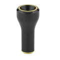Der 24-mm-Aluminiumknopf von Gomexus ist genau das Upgrade, das Sie Ihrem Baitcaster gönnen sollten! Das stylische schwarze Design mit zylindrischem Sockel und leicht ausgestelltem Ende bringt direkt einen modernen Look an deine Rolle. Goldene Akzente an Rand und Basis setzen nochmal richtig schöne Highlights – so sieht dein Tuning nicht nur edel aus, sondern spiegelt auch jedes Licht mega schön breiter wider. Perfekt für alle, die ihrer Rolle ein individuelles Finish verleihen wollen!.