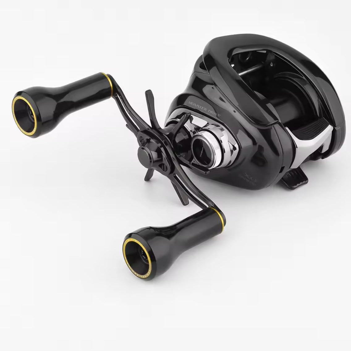 Hier siehst du den Gomexus Aluminium Knob in 24mm – der perfekte Tuning-Knauf für deine Baitcaster! Das Teil kommt in edlem Schwarz, mit stylischen gelben Ringen und ultraleichten Aero-Alu-Griffen. Dank des kompakten Designs passt er super zu jeder Rolle und der Hochglanz-Metallic-Look sorgt für das gewisse Extra an deiner Kombo. Mit diesem Knopf pimpst du nicht nur das Aussehen deiner Rolle, sondern hast auch richtig Grip beim Angeln! Ideal für alle, die auf Custom-Parts und Performance stehen.