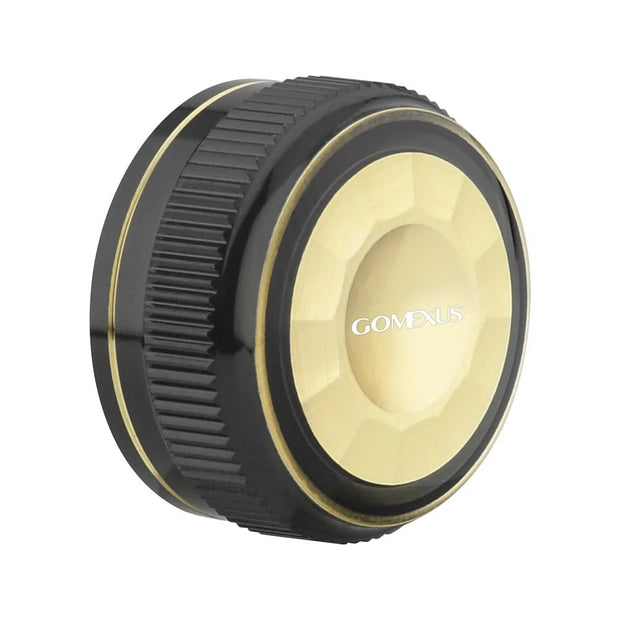 Gomexus Spool Tension Knob Cap aus Aluminium – stylischer Gold-Look mit fettem Brand-Logo und griffiger Struktur! Perfekt für deine 15-18 Aldebaran BFS XG, MGL oder 22 Aldebaran BFS Angelrolle. Hochwertiges CNC-gefrästes Upgrade für alle, die beim Reels-Tuning auf coole Optik und mega Präzision setzen!.