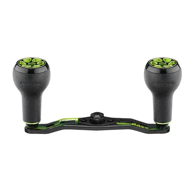 Ein Gomexus Camo Carbon Handle 95 mm mit 27 mm TPE-Knöpfen (8 x 5 mm) für Baitcasting-Rollen wird vor einem weißen Hintergrund angezeigt und verfügt über ergonomische Doppelknöpfe und einen zentralen Befestigungspunkt.