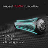 Der Gomexus Carbon 98 mm Griff mit 30 mm Carbon-Knöpfen zeichnet sich durch hervorgehobene Konturen auf einer strukturierten Oberfläche aus. Diese rutschfesten, leicht zu reinigenden Knöpfe verhindern klebrige Hände und bieten Komfort und dauerhafte Leistung.