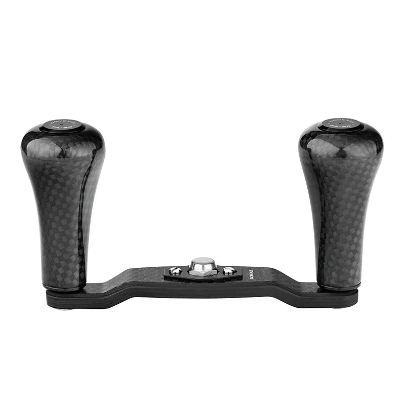 Der Gomexus Carbon 98 mm Griff mit 30 mm Carbonknöpfen verfügt über zwei zylindrische Carbonknöpfe, die an einer flachen Mittelstange befestigt sind. Alle sind aus hochwertiger TORAY-Carbonfaser gefertigt und werden vor einem weißen Hintergrund gezeigt.