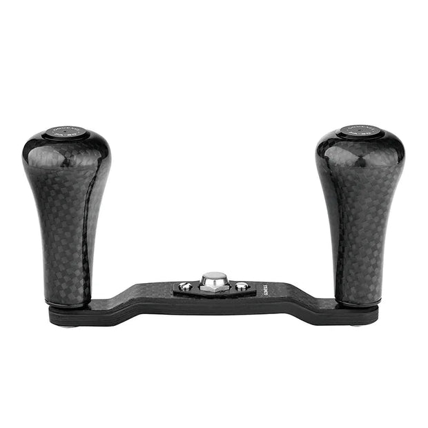 Der Gomexus Carbon 98 mm Griff mit 30 mm Carbonknöpfen verfügt über zwei zylindrische Carbonknöpfe, die an einer flachen Mittelstange befestigt sind. Alle sind aus hochwertiger TORAY-Carbonfaser gefertigt und werden vor einem weißen Hintergrund gezeigt.