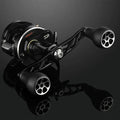Eine Nahaufnahme des Gomexus Crank 120-mm-Griffs mit zwei 30 mm ergonomischen TPE-Knöpfen (7 x 4 mm) von Gomexus, dargestellt auf einer reflektierenden schwarzen Oberfläche.