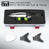 Der Gomexus Cyberbait 240 von Gomexus ist ein segmentierter Swimbait-Köder mit zwei Drillingen, präsentiert in einer schwarzen Schaumstoffhülle mit roten Verschlüssen. CNC-gefräst, besteht er aus drei austauschbaren Teilen: einer weißen Lippe und zwei schwarzen Schwänzen. Multifunktional mit mitgelieferter Lippe und Schwänzen.