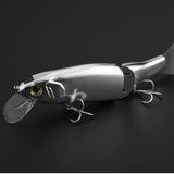 Der Gomexus Cyberbait 240 von Gomexus ist ein silberner, gegliederter Swimbait in Fischform mit zwei Drillingshaken, präzisions-CNC-gefrästem Körper und durchsichtiger Kunststofflippe, abgebildet auf schwarzem Untergrund.