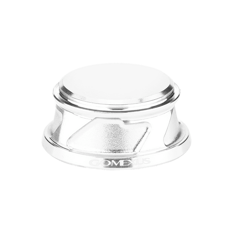 Die für Daiwa und Shimano entwickelte Gomexus-Griffschraubkappe verfügt über einen silbernen Metallknopf mit gerillter Struktur und eingraviertem GOMEXUS-Branding, geeignet für Rollengrößen von 2000 bis 5000, abgebildet auf weißem Hintergrund.