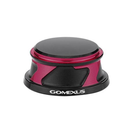 Die Gomexus Kurbel-Schraubkappe für Daiwa und Shimano ist ein schwarz-roter, runder Kurbelknauf mit metallischen Akzenten, passend für Rollengrößen von 2000 bis 5000. Inklusive Kurbelarm-Kappen aus Aluminium für ein elegantes Upgrade.