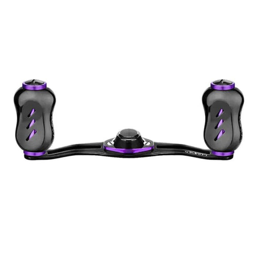 Der Gomexus Kage Titanium Handle mit 22 mm Titanium Knobs (8x5mm) von Gomexus ist ein schwarz-violetter Angelrollengriff mit Doppelgriff und ergonomischen Griffen, gefertigt aus leichter Titanium-Legierung, abgebildet auf weißem Hintergrund.