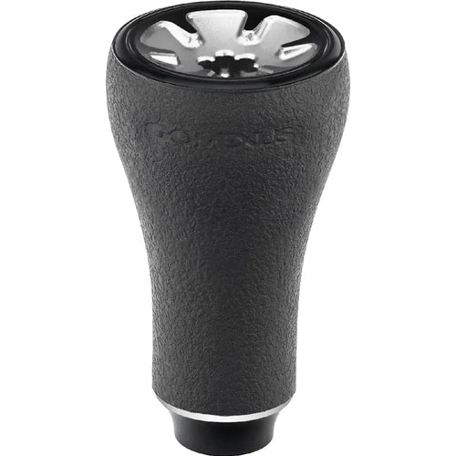 Der Gomexus P20 mm TPE-Knopf ist ein schwarzer Schaltknauf mit strukturierter TPE-Oberfläche und einer silbernen, metallischen, runden Oberseite mit Rillen und dem eingravierten Markennamen Gomexus.
