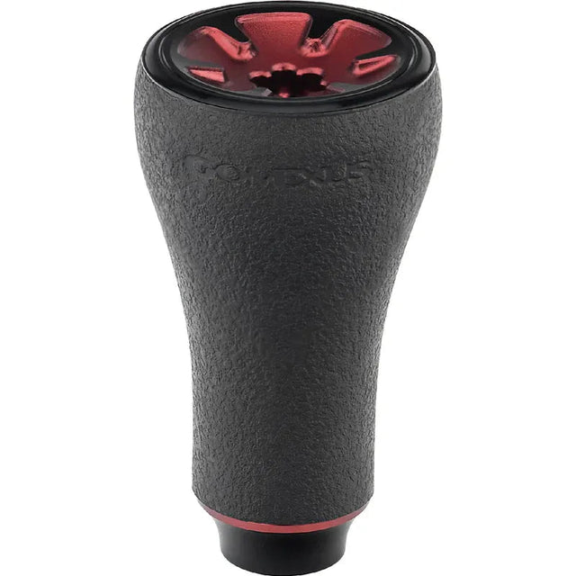 Der Gomexus P20 mm TPE-Knopf von Gomexus ist ein schwarz-rot strukturierter Ganghebel mit abgerundeter Oberseite, ausgestellter Basis, rotem Akzent, Aussparungen auf der Oberseite und strapazierfähigem TPE-Material für verbesserten Halt.