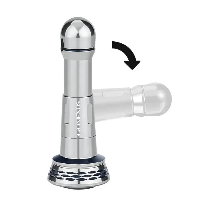 Der Gomexus Reel Stand R6 ist ein metallischer, zylindrischer, faltbarer Schutzständer für Spinnrollen mit einem abgerundeten Oberteil, einem gelenkigen Unterteil und einem salzwasserbeständigen Design. Ein Pfeil zeigt das kippbare Oberteil an. Der Artikel trägt die Marke Gomexus.