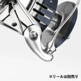 Nahaufnahme eines metallischen Gomexus Schnurlaufröllchens für Shimano SW Angelrollen mit glatter, reflektierender Oberfläche. Ein japanischer Hinweis unten rechts weist darauf hin, dass dieses Gomexus-Produkt separat erhältlich ist.