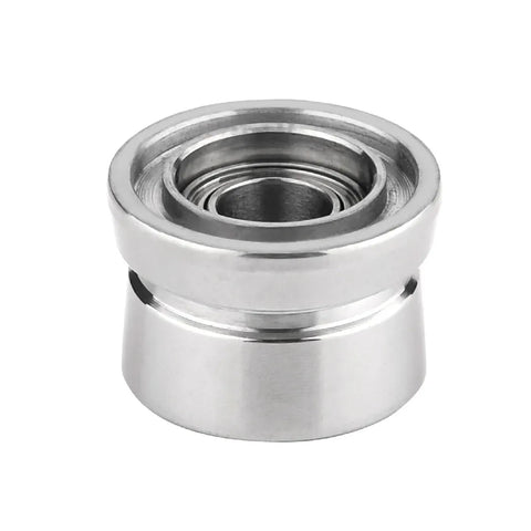 Ein Gomexus Schnurlaufröllchen für Shimano SW Angelrollen, ein zylindrisches Teil aus Edelstahl mit hohler Mitte und geriffeltem Design von Gomexus, ist vor einem weißen Hintergrund abgebildet.