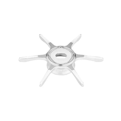 Die Gomexus Sternbremse 60 mm für Shimano Antares 19 ist ein silbernes Metallzubehör mit sechs gebogenen Armen um eine zentrale Nabe für perfekten Halt. Abbildung auf weißem Hintergrund. Marke: Gomexus.