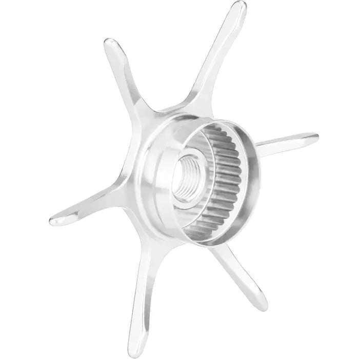 Die Gomexus Sternbremse Aluminium 64 mm von Gomexus ist ein silberner, sechsarmiger Adapter mit mittiger Keilverzahnung und Gewindebohrung zum Anschluss von Kettenblättern an eine Fahrradkurbelgarnitur.