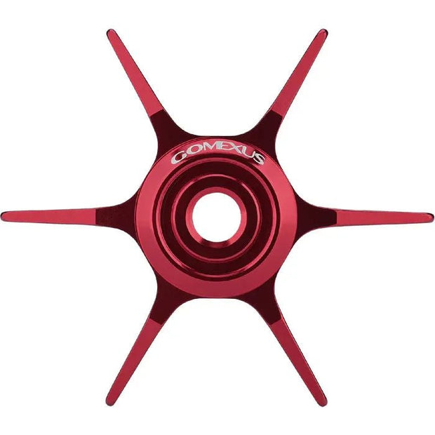 Die Gomexus Sternbremse Aluminium 64 mm für Abu Garcia ist ein rotes, sechsspeichiges sternförmiges Bauteil mit „GOMEXUS“ in Weiß auf dem Mittelring – ideal zum Aufrüsten Ihrer Angelrolle.