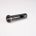 Auf einer weißen Oberfläche ist eine zylindrische Wormshaft Level Wind Pipe Set-Komponente aus Metall von Hedgehog Studio abgebildet, die für Shimano Metanium- und Bantam-Rollen entwickelt wurde und über ein Flanschende und einen seitlichen Ausschnitt verfügt.
