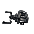 Eine schwarze Loongze Airlite - A100 Air DBC Baitcasting-Rolle mit zwei Griffen, Spule und Einstellknöpfen mit elektromagnetischer Bremssteuerung, dargestellt vor einem weißen Hintergrund.