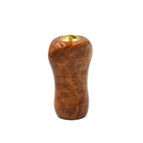 Der Pletry Premium Naturholz Small Gourd Knob ist ein hölzerner, geschwungener, zylindrischer Griff mit einer glatten Oberfläche und einer runden, messing- oder goldfarbenen Öffnung an der Spitze.