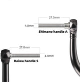 Nebeneinanderstellung zweier Griffe mit dem RL-Angelrollentuning RL-TNG Kork Knob 20 mm (Erdnuss, Universal Fit): Shimano-Griff A ist 27,5 mm lang, Daiwa-Griff S 27,0 mm; beide sind am Schaft 4,0 mm dick für eine reibungslose Leistung.