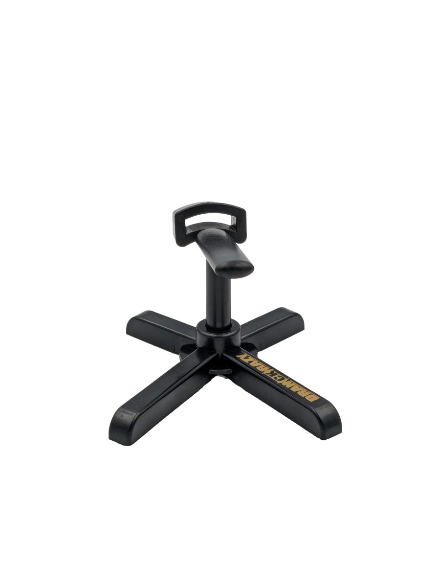 Der RL-Angelrollentuning Röllenständer DK ist ein schwarzer Kunststoffständer mit breiter kreuzförmiger Basis, einer zentralen vertikalen Stütze mit einem Griff an der Oberseite und dem gelben Aufdruck „DOMINATOR“ auf einem Basisarm.