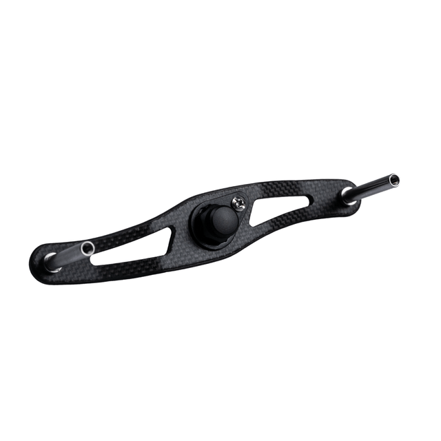Ein schwarzer RL-TNG DRG 95 Carbon Handle | Baitcaster-Kurbel in „Schwarz“ ist an jedem Ende an zwei Metallstangen befestigt und verfügt über zwei längliche Schlitze und einen zentralen Knopf, alles vor einem weißen Hintergrund.