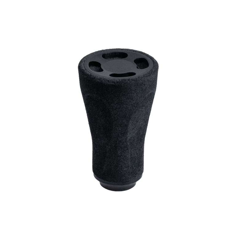 Der RL-TNG JGR 19 EVA Knob von RL-TNG ist ein schwarzer, strukturierter, kegelförmiger Kurbelknauf mit flacher Oberseite und drei ovalen Aussparungen aus EVA Material. Farbe: Schwarz.