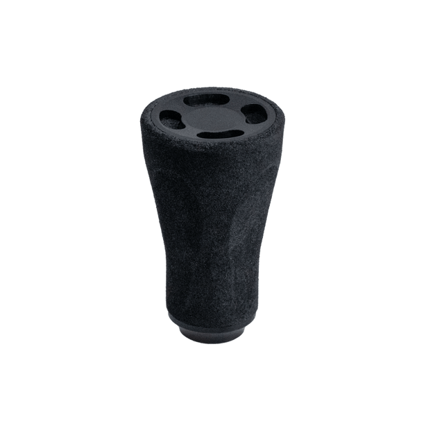 Der RL-TNG JGR 19 EVA Knob von RL-TNG ist ein schwarzer, strukturierter, kegelförmiger Kurbelknauf mit flacher Oberseite und drei ovalen Aussparungen aus EVA Material. Farbe: Schwarz.