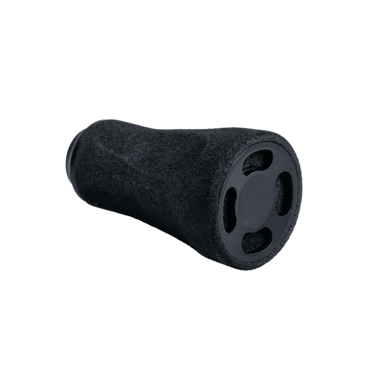 Der RL-TNG JGR 19 EVA Knob von RL-TNG ist ein schwarzer, zylindrischer Knob mit strukturierter Oberfläche und vier ovalen Aussparungen am runden Ende, perfekt zum Aufrüsten deiner Angelrolle. Isoliert auf weißem Hintergrund dargestellt.