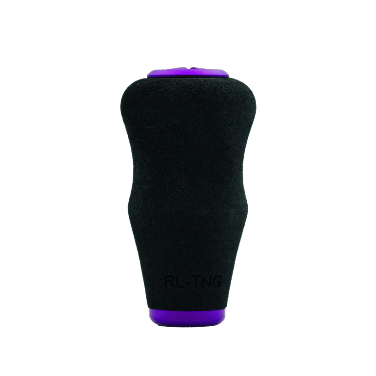 Der RL-TNG OCT 24 EVA-Knopf ist ein lilafarbener, ergonomisch geformter Griff mit geprägtem RL-TNG-Schriftzug an der Basis. Er besteht aus strukturiertem EVA-Material und bietet maximalen Halt. An beiden Enden sind Kappen angebracht.