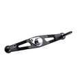 Eine silberne RL-TNG TGR 95 Carbon Handle Baitcaster-Kurbel von RL-TNG, ultraleicht mit einer zentralen Befestigungsschraube und zwei Metallstangen, die an jedem Ende herausragen, vor einem weißen Hintergrund.