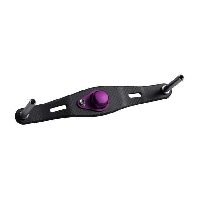 Der RL-TNG WLF 95 Carbon Handle von RL-TNG bietet maximale Stabilität mit zwei Metallstangen und einem zentralen lila Knopf, der durch eine silberne Schraube gesichert ist – ideal als Baitcaster-Kurbel-Upgrade, abgebildet auf weißem Hintergrund.