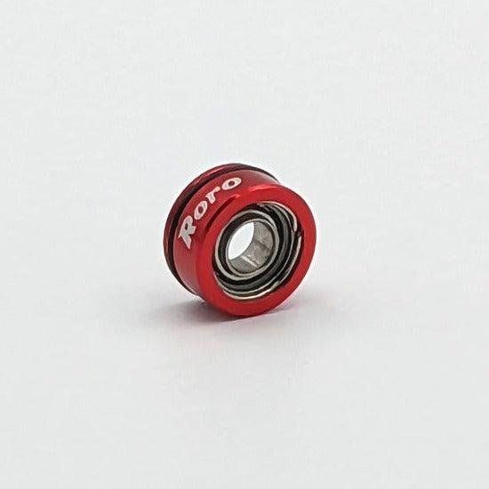 Ein kleiner roter Roro-Köder aus Metall von BFS Keramik Kugellager mit 